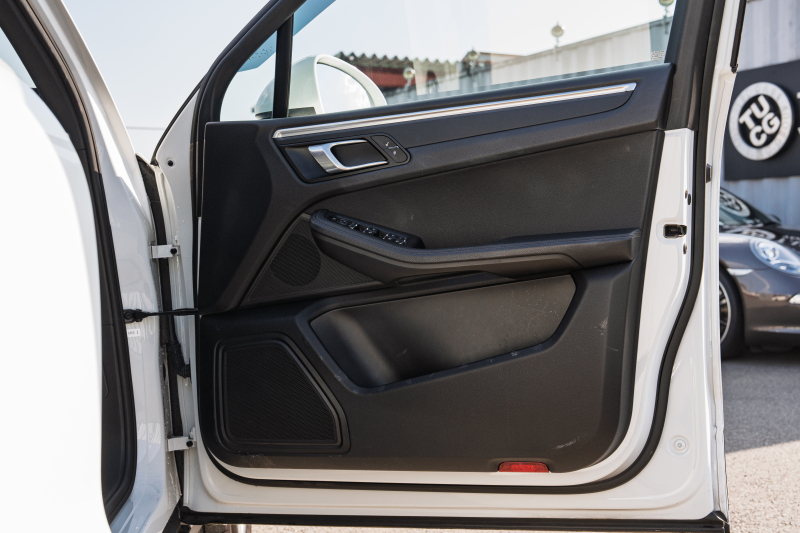 ポルシェ マカン ﾍﾞｰｽｸﾞﾚｰﾄﾞ　ﾌﾞﾗｯｸﾊｰﾌﾚｻﾞｰｼｰﾄ ｼｰﾄﾋｰﾀｰ PCMﾅﾋﾞ ﾌﾙｾｸﾞTV AppleCarPlay PDLS ﾊﾟｰｸｱｼｽﾄ TPM ｵｰﾄﾃｰﾙｹﾞｰﾄ LDW ｶﾗｰｸﾚｽﾄｷｬｯﾌﾟ ﾏｶﾝS19ｲﾝﾁAW　2年保証