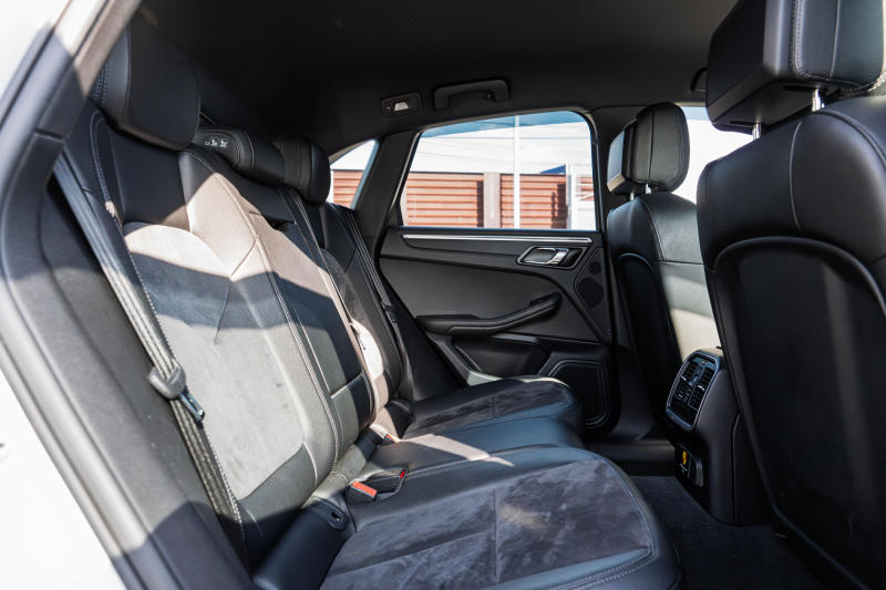 ポルシェ マカン ﾍﾞｰｽｸﾞﾚｰﾄﾞ　ﾌﾞﾗｯｸﾊｰﾌﾚｻﾞｰｼｰﾄ ｼｰﾄﾋｰﾀｰ PCMﾅﾋﾞ ﾌﾙｾｸﾞTV AppleCarPlay PDLS ﾊﾟｰｸｱｼｽﾄ TPM ｵｰﾄﾃｰﾙｹﾞｰﾄ LDW ｶﾗｰｸﾚｽﾄｷｬｯﾌﾟ ﾏｶﾝS19ｲﾝﾁAW　2年保証