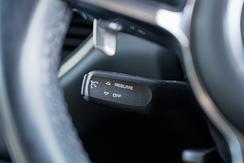 ポルシェ マカン ﾍﾞｰｽｸﾞﾚｰﾄﾞ　ﾌﾞﾗｯｸﾊｰﾌﾚｻﾞｰｼｰﾄ ｼｰﾄﾋｰﾀｰ PCMﾅﾋﾞ ﾌﾙｾｸﾞTV AppleCarPlay PDLS ﾊﾟｰｸｱｼｽﾄ TPM ｵｰﾄﾃｰﾙｹﾞｰﾄ LDW ｶﾗｰｸﾚｽﾄｷｬｯﾌﾟ ﾏｶﾝS19ｲﾝﾁAW　2年保証