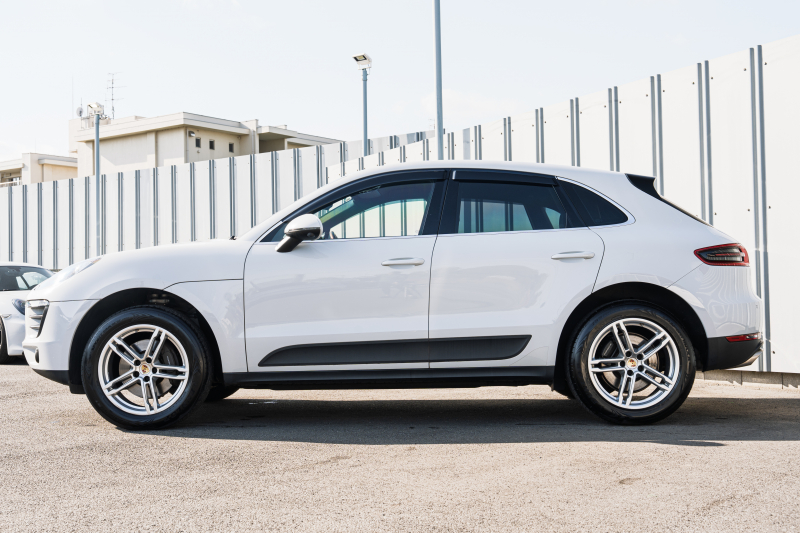 ポルシェ マカン ﾍﾞｰｽｸﾞﾚｰﾄﾞ　ﾌﾞﾗｯｸﾊｰﾌﾚｻﾞｰｼｰﾄ ｼｰﾄﾋｰﾀｰ PCMﾅﾋﾞ ﾌﾙｾｸﾞTV AppleCarPlay PDLS ﾊﾟｰｸｱｼｽﾄ TPM ｵｰﾄﾃｰﾙｹﾞｰﾄ LDW ｶﾗｰｸﾚｽﾄｷｬｯﾌﾟ ﾏｶﾝS19ｲﾝﾁAW　2年保証