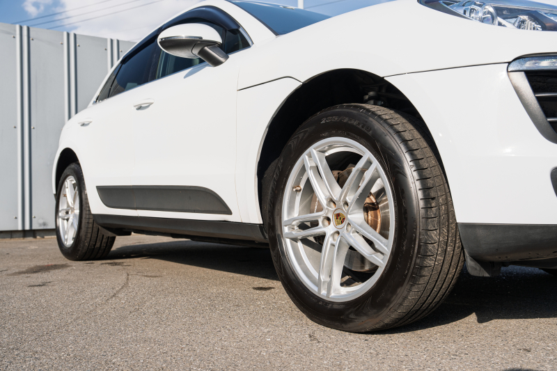 ポルシェ マカン ﾍﾞｰｽｸﾞﾚｰﾄﾞ　ﾌﾞﾗｯｸﾊｰﾌﾚｻﾞｰｼｰﾄ ｼｰﾄﾋｰﾀｰ PCMﾅﾋﾞ ﾌﾙｾｸﾞTV AppleCarPlay PDLS ﾊﾟｰｸｱｼｽﾄ TPM ｵｰﾄﾃｰﾙｹﾞｰﾄ LDW ｶﾗｰｸﾚｽﾄｷｬｯﾌﾟ ﾏｶﾝS19ｲﾝﾁAW　2年保証