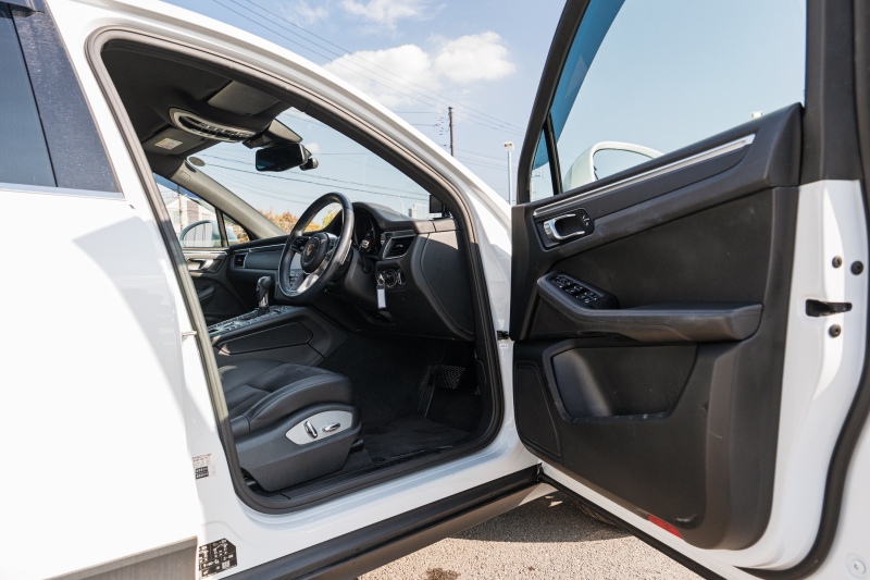 ポルシェ マカン ﾍﾞｰｽｸﾞﾚｰﾄﾞ　ﾌﾞﾗｯｸﾊｰﾌﾚｻﾞｰｼｰﾄ ｼｰﾄﾋｰﾀｰ PCMﾅﾋﾞ ﾌﾙｾｸﾞTV AppleCarPlay PDLS ﾊﾟｰｸｱｼｽﾄ TPM ｵｰﾄﾃｰﾙｹﾞｰﾄ LDW ｶﾗｰｸﾚｽﾄｷｬｯﾌﾟ ﾏｶﾝS19ｲﾝﾁAW　2年保証