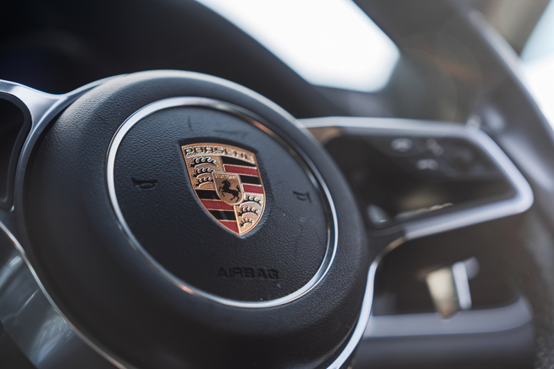 ポルシェ マカン ﾍﾞｰｽｸﾞﾚｰﾄﾞ　ﾌﾞﾗｯｸﾊｰﾌﾚｻﾞｰｼｰﾄ ｼｰﾄﾋｰﾀｰ PCMﾅﾋﾞ ﾌﾙｾｸﾞTV AppleCarPlay PDLS ﾊﾟｰｸｱｼｽﾄ TPM ｵｰﾄﾃｰﾙｹﾞｰﾄ LDW ｶﾗｰｸﾚｽﾄｷｬｯﾌﾟ ﾏｶﾝS19ｲﾝﾁAW　2年保証