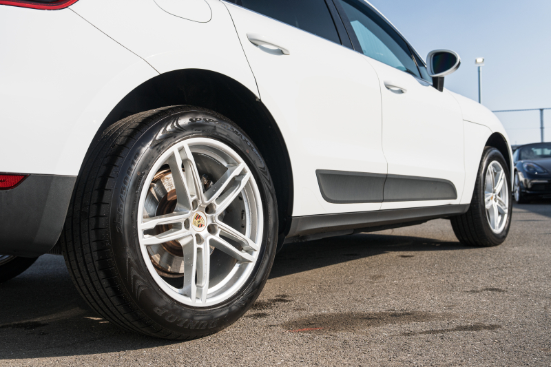 ポルシェ マカン ﾍﾞｰｽｸﾞﾚｰﾄﾞ　ﾌﾞﾗｯｸﾊｰﾌﾚｻﾞｰｼｰﾄ ｼｰﾄﾋｰﾀｰ PCMﾅﾋﾞ ﾌﾙｾｸﾞTV AppleCarPlay PDLS ﾊﾟｰｸｱｼｽﾄ TPM ｵｰﾄﾃｰﾙｹﾞｰﾄ LDW ｶﾗｰｸﾚｽﾄｷｬｯﾌﾟ ﾏｶﾝS19ｲﾝﾁAW　2年保証