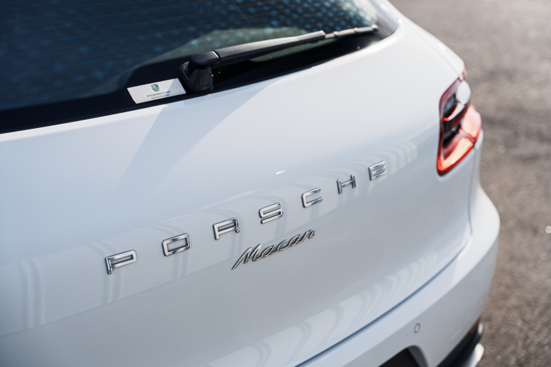 ポルシェ マカン ﾍﾞｰｽｸﾞﾚｰﾄﾞ　ﾌﾞﾗｯｸﾊｰﾌﾚｻﾞｰｼｰﾄ ｼｰﾄﾋｰﾀｰ PCMﾅﾋﾞ ﾌﾙｾｸﾞTV AppleCarPlay PDLS ﾊﾟｰｸｱｼｽﾄ TPM ｵｰﾄﾃｰﾙｹﾞｰﾄ LDW ｶﾗｰｸﾚｽﾄｷｬｯﾌﾟ ﾏｶﾝS19ｲﾝﾁAW　2年保証