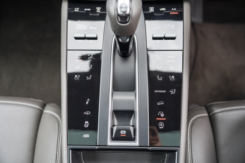 ポルシェ マカン GTS ｽﾎﾟｰﾂｸﾛﾉPKG　ｱｹﾞｰﾄｸﾞﾚｰﾚｻﾞｰｲﾝﾃﾘｱ ﾊﾟﾉﾗﾏﾙｰﾌ PCM CarPlay ｽﾎﾟｰﾂｴｸﾞｿﾞｰｽﾄ PASM/ｴｱｻｽ PDLS+ ﾌﾞﾙﾒｽﾀｰ ｲｵﾅｲｻﾞｰ ﾍﾞﾝﾁﾚｰﾀｰ ACC RSｽﾊﾟｲﾀﾞｰ21ｲﾝﾁAW　2年保証