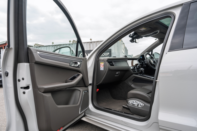 ポルシェ マカン GTS ｽﾎﾟｰﾂｸﾛﾉPKG　ｱｹﾞｰﾄｸﾞﾚｰﾚｻﾞｰｲﾝﾃﾘｱ ﾊﾟﾉﾗﾏﾙｰﾌ PCM CarPlay ｽﾎﾟｰﾂｴｸﾞｿﾞｰｽﾄ PASM/ｴｱｻｽ PDLS+ ﾌﾞﾙﾒｽﾀｰ ｲｵﾅｲｻﾞｰ ﾍﾞﾝﾁﾚｰﾀｰ ACC RSｽﾊﾟｲﾀﾞｰ21ｲﾝﾁAW　2年保証