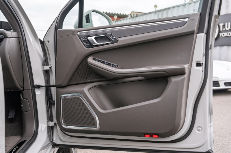 ポルシェ マカン GTS ｽﾎﾟｰﾂｸﾛﾉPKG　ｱｹﾞｰﾄｸﾞﾚｰﾚｻﾞｰｲﾝﾃﾘｱ ﾊﾟﾉﾗﾏﾙｰﾌ PCM CarPlay ｽﾎﾟｰﾂｴｸﾞｿﾞｰｽﾄ PASM/ｴｱｻｽ PDLS+ ﾌﾞﾙﾒｽﾀｰ ｲｵﾅｲｻﾞｰ ﾍﾞﾝﾁﾚｰﾀｰ ACC RSｽﾊﾟｲﾀﾞｰ21ｲﾝﾁAW　2年保証