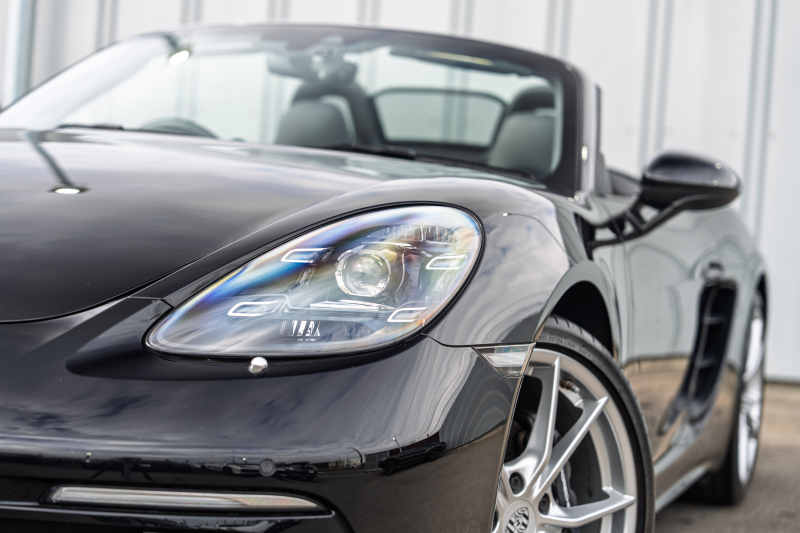 ポルシェ 718 ボクスター ﾍﾞｰｽｸﾞﾚｰﾄﾞ ｽﾎﾟｰﾂｸﾛﾉPKG　ﾌﾞﾗｯｸﾊｰﾌﾚｻﾞｰｼｰﾄ ﾌﾞﾗｯｸｿﾌﾄﾄｯﾌﾟ PCMﾅﾋﾞ CarPlay ｽﾎﾟｰﾂｴｸﾞｿﾞｰｽﾄ PDLS+/LEDﾗｲﾄ ｵｰﾄｴｱｺﾝ TPM ﾊﾟｰｸｱｼｽﾄ 電格ﾐﾗｰ ｶﾚﾗS20ｲﾝﾁAW　2年保証