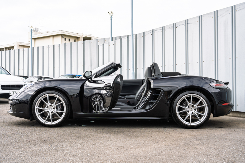 ポルシェ 718 ボクスター ﾍﾞｰｽｸﾞﾚｰﾄﾞ ｽﾎﾟｰﾂｸﾛﾉPKG　ﾌﾞﾗｯｸﾊｰﾌﾚｻﾞｰｼｰﾄ ﾌﾞﾗｯｸｿﾌﾄﾄｯﾌﾟ PCMﾅﾋﾞ CarPlay ｽﾎﾟｰﾂｴｸﾞｿﾞｰｽﾄ PDLS+/LEDﾗｲﾄ ｵｰﾄｴｱｺﾝ TPM ﾊﾟｰｸｱｼｽﾄ 電格ﾐﾗｰ ｶﾚﾗS20ｲﾝﾁAW　2年保証