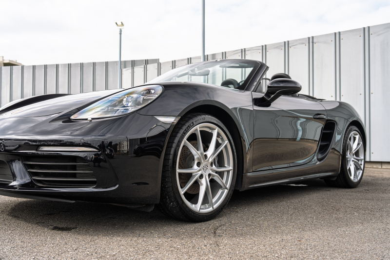 ポルシェ 718 ボクスター ﾍﾞｰｽｸﾞﾚｰﾄﾞ ｽﾎﾟｰﾂｸﾛﾉPKG　ﾌﾞﾗｯｸﾊｰﾌﾚｻﾞｰｼｰﾄ ﾌﾞﾗｯｸｿﾌﾄﾄｯﾌﾟ PCMﾅﾋﾞ CarPlay ｽﾎﾟｰﾂｴｸﾞｿﾞｰｽﾄ PDLS+/LEDﾗｲﾄ ｵｰﾄｴｱｺﾝ TPM ﾊﾟｰｸｱｼｽﾄ 電格ﾐﾗｰ ｶﾚﾗS20ｲﾝﾁAW　2年保証