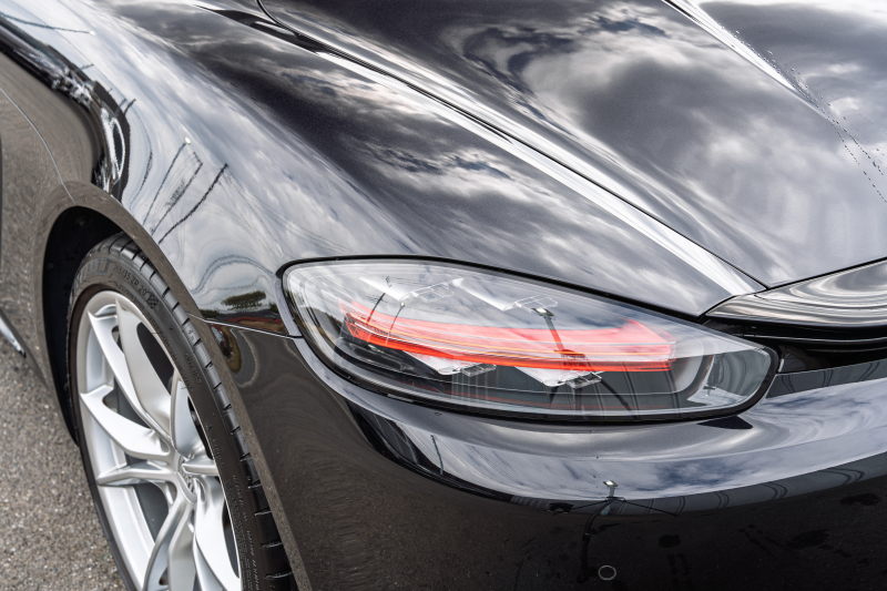 ポルシェ 718 ボクスター ﾍﾞｰｽｸﾞﾚｰﾄﾞ ｽﾎﾟｰﾂｸﾛﾉPKG　ﾌﾞﾗｯｸﾊｰﾌﾚｻﾞｰｼｰﾄ ﾌﾞﾗｯｸｿﾌﾄﾄｯﾌﾟ PCMﾅﾋﾞ CarPlay ｽﾎﾟｰﾂｴｸﾞｿﾞｰｽﾄ PDLS+/LEDﾗｲﾄ ｵｰﾄｴｱｺﾝ TPM ﾊﾟｰｸｱｼｽﾄ 電格ﾐﾗｰ ｶﾚﾗS20ｲﾝﾁAW　2年保証