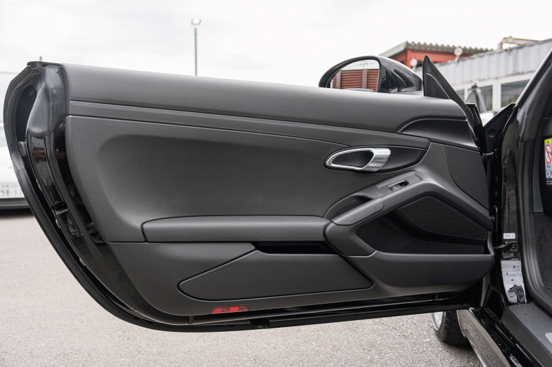 ポルシェ 718 ボクスター ﾍﾞｰｽｸﾞﾚｰﾄﾞ ｽﾎﾟｰﾂｸﾛﾉPKG　ﾌﾞﾗｯｸﾊｰﾌﾚｻﾞｰｼｰﾄ ﾌﾞﾗｯｸｿﾌﾄﾄｯﾌﾟ PCMﾅﾋﾞ CarPlay ｽﾎﾟｰﾂｴｸﾞｿﾞｰｽﾄ PDLS+/LEDﾗｲﾄ ｵｰﾄｴｱｺﾝ TPM ﾊﾟｰｸｱｼｽﾄ 電格ﾐﾗｰ ｶﾚﾗS20ｲﾝﾁAW　2年保証