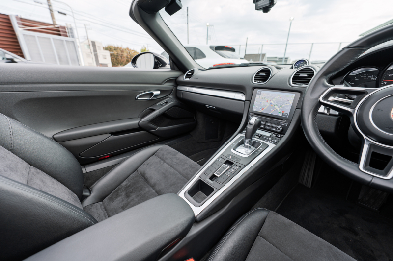 ポルシェ 718 ボクスター ﾍﾞｰｽｸﾞﾚｰﾄﾞ ｽﾎﾟｰﾂｸﾛﾉPKG　ﾌﾞﾗｯｸﾊｰﾌﾚｻﾞｰｼｰﾄ ﾌﾞﾗｯｸｿﾌﾄﾄｯﾌﾟ PCMﾅﾋﾞ CarPlay ｽﾎﾟｰﾂｴｸﾞｿﾞｰｽﾄ PDLS+/LEDﾗｲﾄ ｵｰﾄｴｱｺﾝ TPM ﾊﾟｰｸｱｼｽﾄ 電格ﾐﾗｰ ｶﾚﾗS20ｲﾝﾁAW　2年保証
