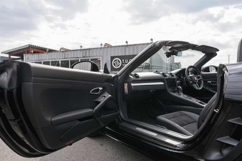 ポルシェ 718 ボクスター ﾍﾞｰｽｸﾞﾚｰﾄﾞ ｽﾎﾟｰﾂｸﾛﾉPKG　ﾌﾞﾗｯｸﾊｰﾌﾚｻﾞｰｼｰﾄ ﾌﾞﾗｯｸｿﾌﾄﾄｯﾌﾟ PCMﾅﾋﾞ CarPlay ｽﾎﾟｰﾂｴｸﾞｿﾞｰｽﾄ PDLS+/LEDﾗｲﾄ ｵｰﾄｴｱｺﾝ TPM ﾊﾟｰｸｱｼｽﾄ 電格ﾐﾗｰ ｶﾚﾗS20ｲﾝﾁAW　2年保証