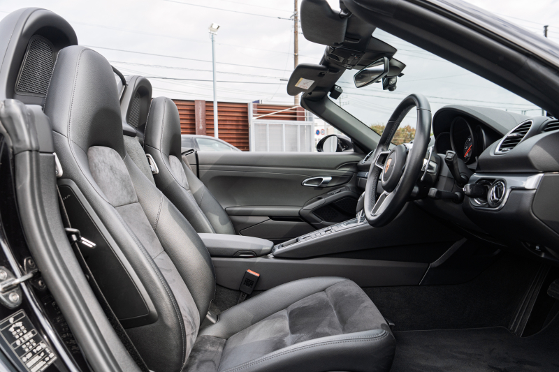 ポルシェ 718 ボクスター ﾍﾞｰｽｸﾞﾚｰﾄﾞ ｽﾎﾟｰﾂｸﾛﾉPKG　ﾌﾞﾗｯｸﾊｰﾌﾚｻﾞｰｼｰﾄ ﾌﾞﾗｯｸｿﾌﾄﾄｯﾌﾟ PCMﾅﾋﾞ CarPlay ｽﾎﾟｰﾂｴｸﾞｿﾞｰｽﾄ PDLS+/LEDﾗｲﾄ ｵｰﾄｴｱｺﾝ TPM ﾊﾟｰｸｱｼｽﾄ 電格ﾐﾗｰ ｶﾚﾗS20ｲﾝﾁAW　2年保証