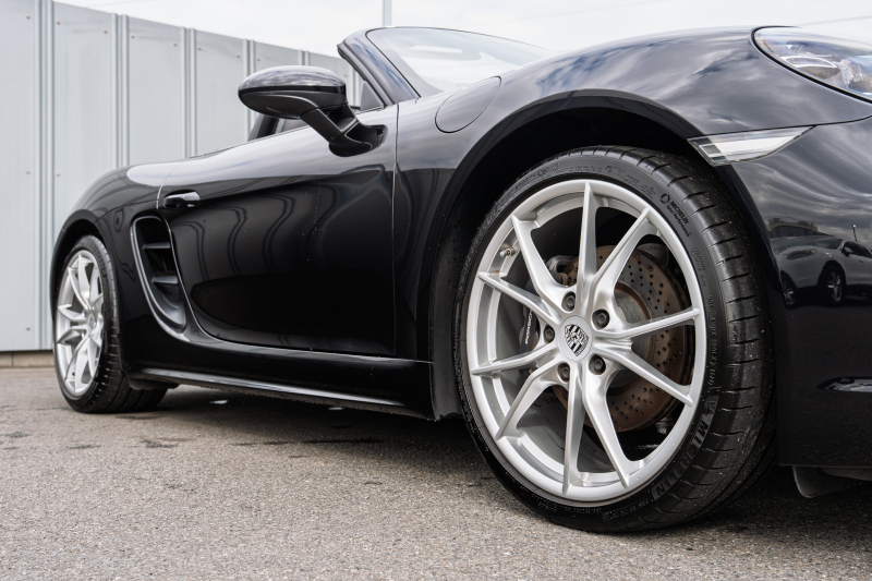 ポルシェ 718 ボクスター ﾍﾞｰｽｸﾞﾚｰﾄﾞ ｽﾎﾟｰﾂｸﾛﾉPKG　ﾌﾞﾗｯｸﾊｰﾌﾚｻﾞｰｼｰﾄ ﾌﾞﾗｯｸｿﾌﾄﾄｯﾌﾟ PCMﾅﾋﾞ CarPlay ｽﾎﾟｰﾂｴｸﾞｿﾞｰｽﾄ PDLS+/LEDﾗｲﾄ ｵｰﾄｴｱｺﾝ TPM ﾊﾟｰｸｱｼｽﾄ 電格ﾐﾗｰ ｶﾚﾗS20ｲﾝﾁAW　2年保証