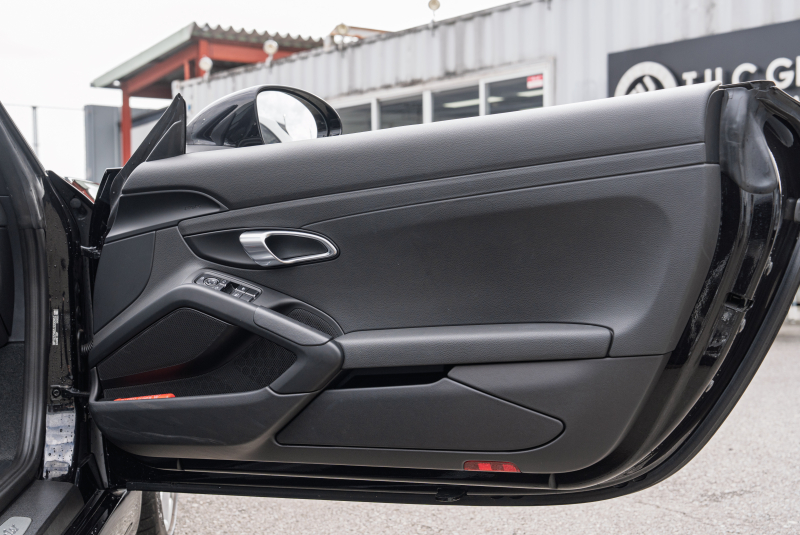 ポルシェ 718 ボクスター ﾍﾞｰｽｸﾞﾚｰﾄﾞ ｽﾎﾟｰﾂｸﾛﾉPKG　ﾌﾞﾗｯｸﾊｰﾌﾚｻﾞｰｼｰﾄ ﾌﾞﾗｯｸｿﾌﾄﾄｯﾌﾟ PCMﾅﾋﾞ CarPlay ｽﾎﾟｰﾂｴｸﾞｿﾞｰｽﾄ PDLS+/LEDﾗｲﾄ ｵｰﾄｴｱｺﾝ TPM ﾊﾟｰｸｱｼｽﾄ 電格ﾐﾗｰ ｶﾚﾗS20ｲﾝﾁAW　2年保証