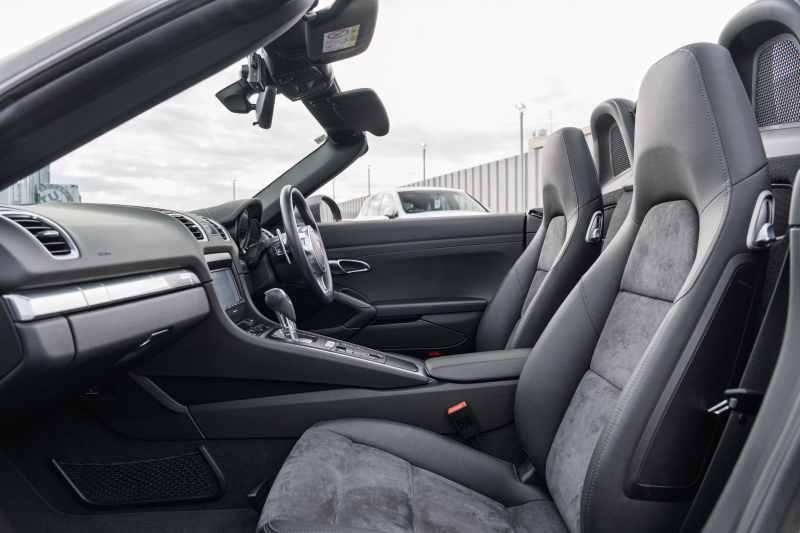 ポルシェ ボクスター(Type981) S　ﾌﾞﾗｯｸﾊｰﾌﾚｻﾞｰｼｰﾄ ｼｰﾄﾋｰﾀｰ ﾌﾞﾗｯｸｿﾌﾄﾄｯﾌﾟ ｸﾗﾘｵﾝﾅﾋﾞ ﾌﾙｾｸﾞTV ｽﾎﾟｰﾂｴｸﾞｿﾞｰｽﾄ ｽﾎﾟｰﾂﾃﾞｻﾞｲﾝｽﾃｱ ｷｾﾉﾝ 電動ﾄﾞｱﾐﾗｰ TPM ﾎﾞｸｽﾀｰS19ｲﾝﾁAW　2年保証