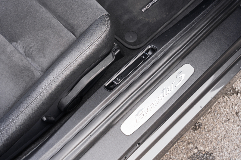 ポルシェ ボクスター(Type981) S　ﾌﾞﾗｯｸﾊｰﾌﾚｻﾞｰｼｰﾄ ｼｰﾄﾋｰﾀｰ ﾌﾞﾗｯｸｿﾌﾄﾄｯﾌﾟ ｸﾗﾘｵﾝﾅﾋﾞ ﾌﾙｾｸﾞTV ｽﾎﾟｰﾂｴｸﾞｿﾞｰｽﾄ ｽﾎﾟｰﾂﾃﾞｻﾞｲﾝｽﾃｱ ｷｾﾉﾝ 電動ﾄﾞｱﾐﾗｰ TPM ﾎﾞｸｽﾀｰS19ｲﾝﾁAW　2年保証