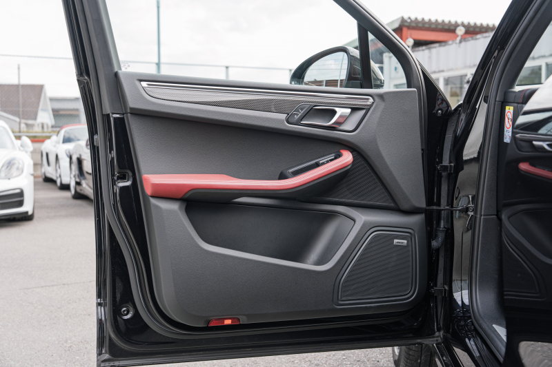 ポルシェ マカン GTS ｽﾎﾟｰﾂｸﾛﾉPKG　ｶﾞｰﾈｯﾄﾚｯﾄﾞﾚｻﾞｰｼｰﾄ ﾊﾟﾉﾗﾏSR PCM AppleCarPlay ｽﾎﾟｴｸﾞACC ｴﾝﾄﾘｰﾄﾞﾗｲﾌﾞ PASM PDLS BOSE RSｽﾊﾟｲﾀﾞｰ20AW　2年保証