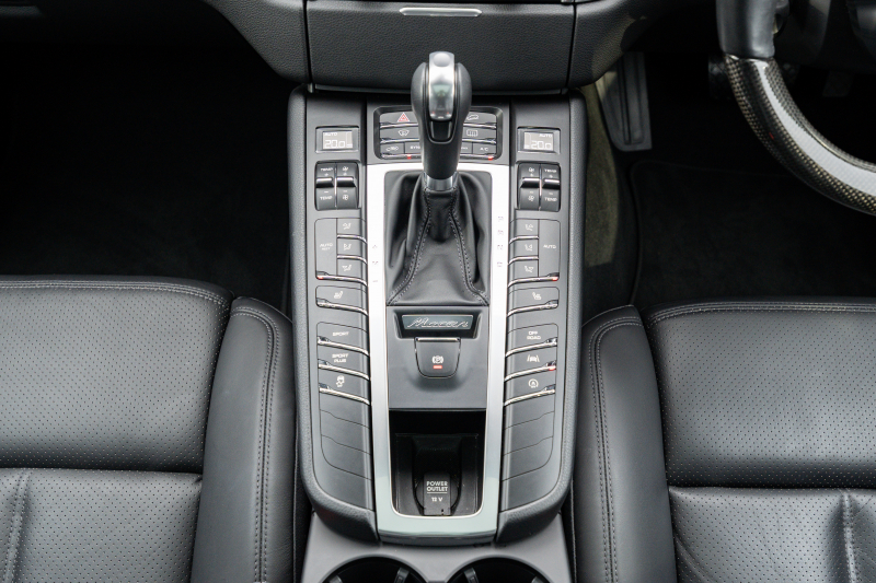 ポルシェ マカン S ｽﾎﾟｰﾂｸﾛﾉPKG　ﾌﾞﾗｯｸﾚｻﾞｰｼｰﾄ ｼｰﾄﾋｰﾀｰ PCMﾅﾋﾞ AppleCarPlay ACC PDLS ﾚｰﾝﾃﾞｨﾊﾟｰﾁｬｰﾜｰﾆﾝｸﾞ TPM ﾏｶﾝS18ｲﾝﾁAW　2年保証