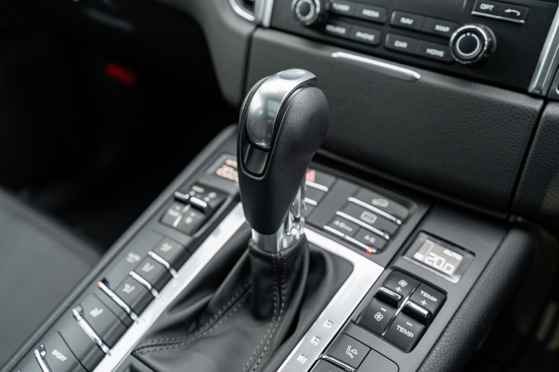 ポルシェ マカン S ｽﾎﾟｰﾂｸﾛﾉPKG　ﾌﾞﾗｯｸﾚｻﾞｰｼｰﾄ ｼｰﾄﾋｰﾀｰ PCMﾅﾋﾞ AppleCarPlay ACC PDLS ﾚｰﾝﾃﾞｨﾊﾟｰﾁｬｰﾜｰﾆﾝｸﾞ TPM ﾏｶﾝS18ｲﾝﾁAW　2年保証