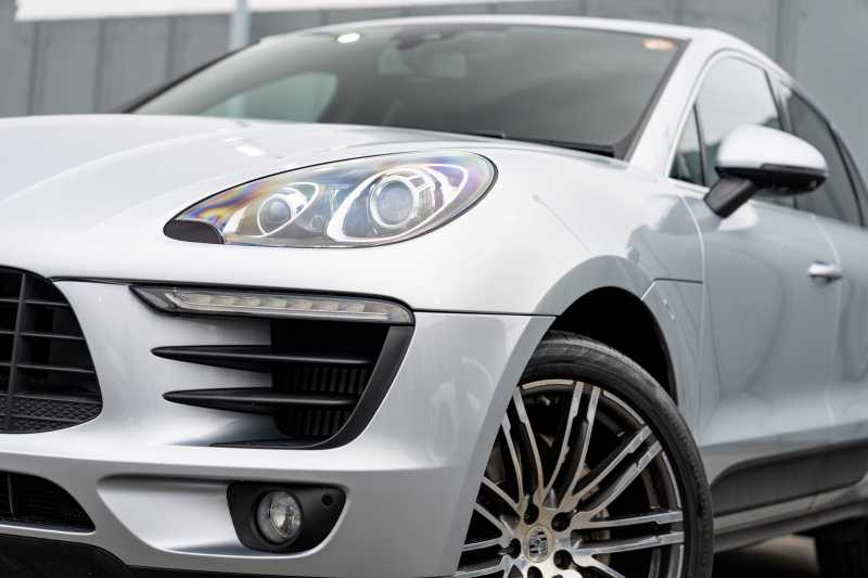 ポルシェ マカン S ｽﾎﾟｰﾂｸﾛﾉPKG　ﾌﾞﾗｯｸﾚｻﾞｰｼｰﾄ ｼｰﾄﾋｰﾀｰ PCMﾅﾋﾞ AppleCarPlay ACC PDLS ﾚｰﾝﾃﾞｨﾊﾟｰﾁｬｰﾜｰﾆﾝｸﾞ TPM ﾏｶﾝS18ｲﾝﾁAW　2年保証