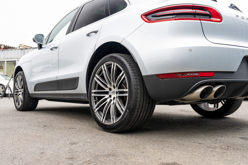 ポルシェ マカン S ｽﾎﾟｰﾂｸﾛﾉPKG　ﾌﾞﾗｯｸﾚｻﾞｰｼｰﾄ ｼｰﾄﾋｰﾀｰ PCMﾅﾋﾞ AppleCarPlay ACC PDLS ﾚｰﾝﾃﾞｨﾊﾟｰﾁｬｰﾜｰﾆﾝｸﾞ TPM ﾏｶﾝS18ｲﾝﾁAW　2年保証