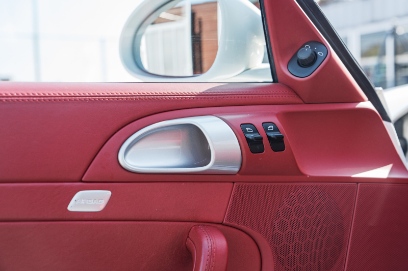 ポルシェ 911(Type997) 4S　後期モデル ｶﾚﾗﾚｯﾄﾞﾚｻﾞｰｲﾝﾃﾘｱ ｸﾗﾘｵﾝﾅﾋﾞ ﾌﾙｾｸﾞTV ﾊﾞｯｸｶﾒﾗ PASM ｵｰﾄｴｱｺﾝ ｷｾﾉﾝﾗｲﾄ ﾚｯﾄﾞﾌﾞﾚｰｷｷｬﾘﾊﾟｰ ｶﾚﾗS19ｲﾝﾁAW　2年保証