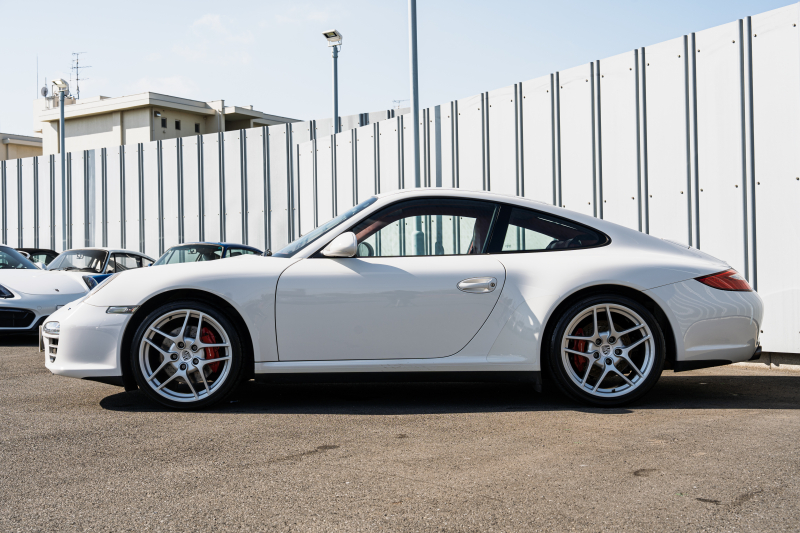 ポルシェ 911(Type997) 4S　後期モデル ｶﾚﾗﾚｯﾄﾞﾚｻﾞｰｲﾝﾃﾘｱ ｸﾗﾘｵﾝﾅﾋﾞ ﾌﾙｾｸﾞTV ﾊﾞｯｸｶﾒﾗ PASM ｵｰﾄｴｱｺﾝ ｷｾﾉﾝﾗｲﾄ ﾚｯﾄﾞﾌﾞﾚｰｷｷｬﾘﾊﾟｰ ｶﾚﾗS19ｲﾝﾁAW　2年保証