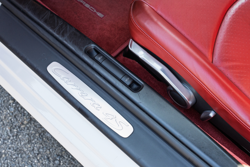 ポルシェ 911(Type997) 4S　後期モデル ｶﾚﾗﾚｯﾄﾞﾚｻﾞｰｲﾝﾃﾘｱ ｸﾗﾘｵﾝﾅﾋﾞ ﾌﾙｾｸﾞTV ﾊﾞｯｸｶﾒﾗ PASM ｵｰﾄｴｱｺﾝ ｷｾﾉﾝﾗｲﾄ ﾚｯﾄﾞﾌﾞﾚｰｷｷｬﾘﾊﾟｰ ｶﾚﾗS19ｲﾝﾁAW　2年保証