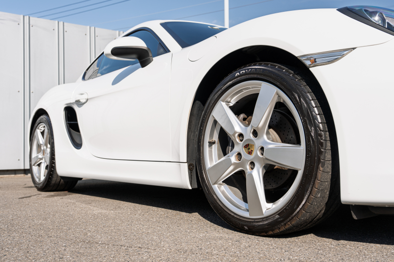 ポルシェ ケイマン(Type981) ﾍﾞｰｽｸﾞﾚｰﾄﾞ　2014年ﾓﾃﾞﾙ ﾌﾞﾗｯｸﾊｰﾌﾚｻﾞｰｼｰﾄ ｼｰﾄﾋｰﾀｰ ﾅﾋﾞTV ｽﾎﾟｰﾂﾃﾞｻﾞｲﾝｽﾃｱﾘﾝｸﾞ PDLS ｵｰﾄｴｱｺﾝ ｹｲﾏﾝS19ｲﾝﾁAW　2年保証