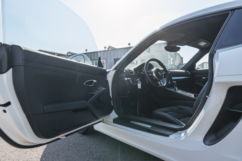 ポルシェ ケイマン(Type981) ﾍﾞｰｽｸﾞﾚｰﾄﾞ　2014年ﾓﾃﾞﾙ ﾌﾞﾗｯｸﾊｰﾌﾚｻﾞｰｼｰﾄ ｼｰﾄﾋｰﾀｰ ﾅﾋﾞTV ｽﾎﾟｰﾂﾃﾞｻﾞｲﾝｽﾃｱﾘﾝｸﾞ PDLS ｵｰﾄｴｱｺﾝ ｹｲﾏﾝS19ｲﾝﾁAW　2年保証