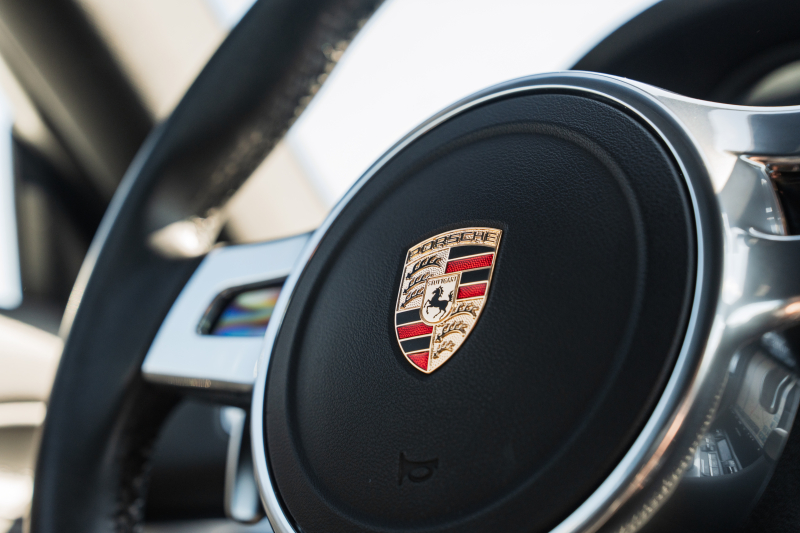 ポルシェ ケイマン(Type981) ﾍﾞｰｽｸﾞﾚｰﾄﾞ　2014年ﾓﾃﾞﾙ ﾌﾞﾗｯｸﾊｰﾌﾚｻﾞｰｼｰﾄ ｼｰﾄﾋｰﾀｰ ﾅﾋﾞTV ｽﾎﾟｰﾂﾃﾞｻﾞｲﾝｽﾃｱﾘﾝｸﾞ PDLS ｵｰﾄｴｱｺﾝ ｹｲﾏﾝS19ｲﾝﾁAW　2年保証