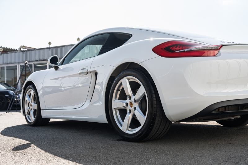 ポルシェ ケイマン(Type981) ﾍﾞｰｽｸﾞﾚｰﾄﾞ　2014年ﾓﾃﾞﾙ ﾌﾞﾗｯｸﾊｰﾌﾚｻﾞｰｼｰﾄ ｼｰﾄﾋｰﾀｰ ﾅﾋﾞTV ｽﾎﾟｰﾂﾃﾞｻﾞｲﾝｽﾃｱﾘﾝｸﾞ PDLS ｵｰﾄｴｱｺﾝ ｹｲﾏﾝS19ｲﾝﾁAW　2年保証