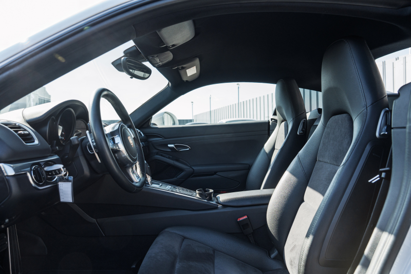 ポルシェ ケイマン(Type981) ﾍﾞｰｽｸﾞﾚｰﾄﾞ　2014年ﾓﾃﾞﾙ ﾌﾞﾗｯｸﾊｰﾌﾚｻﾞｰｼｰﾄ ｼｰﾄﾋｰﾀｰ ﾅﾋﾞTV ｽﾎﾟｰﾂﾃﾞｻﾞｲﾝｽﾃｱﾘﾝｸﾞ PDLS ｵｰﾄｴｱｺﾝ ｹｲﾏﾝS19ｲﾝﾁAW　2年保証