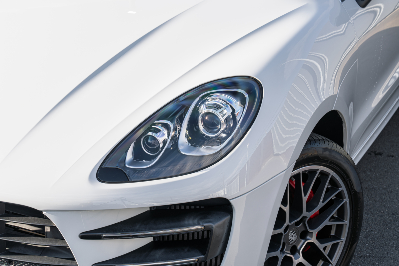 ポルシェ マカン ﾀｰﾎﾞ ｽﾎﾟｰﾂｸﾛﾉPKG　ﾂｰﾄﾝﾚｻﾞｰｲﾝﾃﾘｱ(ｶﾞｰﾈｯﾄﾚｯﾄﾞ/ﾌﾞﾗｯｸ) ｱﾀﾞﾌﾟﾃｨﾌﾞｽﾎﾟｰﾂｼｰﾄ ﾍﾞﾝﾁﾚｰﾀｰ ﾊﾟﾉﾗﾏｻﾝﾙｰﾌ ﾅﾋﾞTV PASM/ｴｱｻｽ ｴﾝﾄﾘｰﾄﾞﾗｲﾌﾞ RSｽﾊﾟｲﾀﾞｰ20ｲﾝﾁAW　2年保証