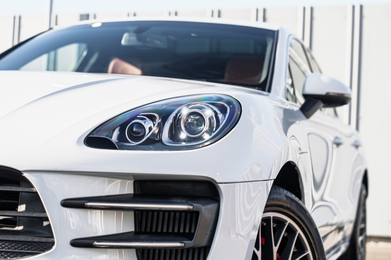 ポルシェ マカン ﾀｰﾎﾞ ｽﾎﾟｰﾂｸﾛﾉPKG　ﾂｰﾄﾝﾚｻﾞｰｲﾝﾃﾘｱ(ｶﾞｰﾈｯﾄﾚｯﾄﾞ/ﾌﾞﾗｯｸ) ｱﾀﾞﾌﾟﾃｨﾌﾞｽﾎﾟｰﾂｼｰﾄ ﾍﾞﾝﾁﾚｰﾀｰ ﾊﾟﾉﾗﾏｻﾝﾙｰﾌ ﾅﾋﾞTV PASM/ｴｱｻｽ ｴﾝﾄﾘｰﾄﾞﾗｲﾌﾞ RSｽﾊﾟｲﾀﾞｰ20ｲﾝﾁAW　2年保証