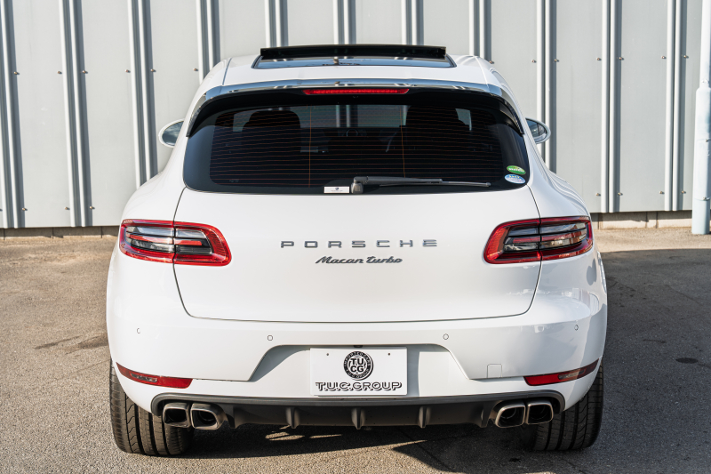 ポルシェ マカン ﾀｰﾎﾞ ｽﾎﾟｰﾂｸﾛﾉPKG　ﾂｰﾄﾝﾚｻﾞｰｲﾝﾃﾘｱ(ｶﾞｰﾈｯﾄﾚｯﾄﾞ/ﾌﾞﾗｯｸ) ｱﾀﾞﾌﾟﾃｨﾌﾞｽﾎﾟｰﾂｼｰﾄ ﾍﾞﾝﾁﾚｰﾀｰ ﾊﾟﾉﾗﾏｻﾝﾙｰﾌ ﾅﾋﾞTV PASM/ｴｱｻｽ ｴﾝﾄﾘｰﾄﾞﾗｲﾌﾞ RSｽﾊﾟｲﾀﾞｰ20ｲﾝﾁAW　2年保証