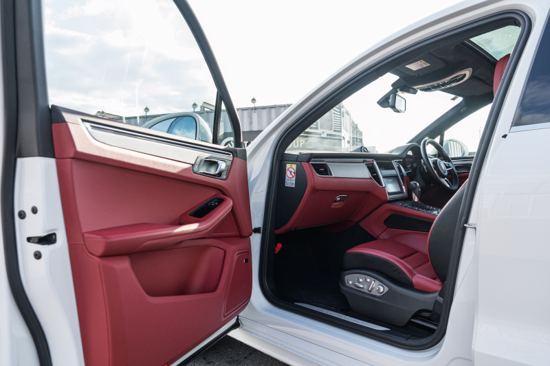 ポルシェ マカン ﾀｰﾎﾞ ｽﾎﾟｰﾂｸﾛﾉPKG　ﾂｰﾄﾝﾚｻﾞｰｲﾝﾃﾘｱ(ｶﾞｰﾈｯﾄﾚｯﾄﾞ/ﾌﾞﾗｯｸ) ｱﾀﾞﾌﾟﾃｨﾌﾞｽﾎﾟｰﾂｼｰﾄ ﾍﾞﾝﾁﾚｰﾀｰ ﾊﾟﾉﾗﾏｻﾝﾙｰﾌ ﾅﾋﾞTV PASM/ｴｱｻｽ ｴﾝﾄﾘｰﾄﾞﾗｲﾌﾞ RSｽﾊﾟｲﾀﾞｰ20ｲﾝﾁAW　2年保証