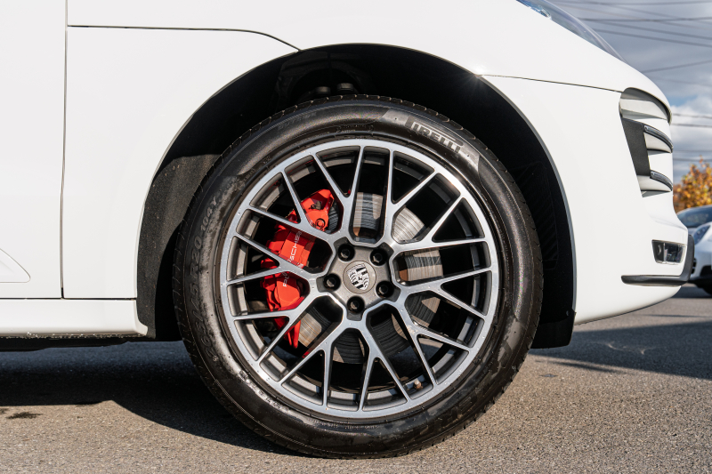 ポルシェ マカン ﾀｰﾎﾞ ｽﾎﾟｰﾂｸﾛﾉPKG　ﾂｰﾄﾝﾚｻﾞｰｲﾝﾃﾘｱ(ｶﾞｰﾈｯﾄﾚｯﾄﾞ/ﾌﾞﾗｯｸ) ｱﾀﾞﾌﾟﾃｨﾌﾞｽﾎﾟｰﾂｼｰﾄ ﾍﾞﾝﾁﾚｰﾀｰ ﾊﾟﾉﾗﾏｻﾝﾙｰﾌ ﾅﾋﾞTV PASM/ｴｱｻｽ ｴﾝﾄﾘｰﾄﾞﾗｲﾌﾞ RSｽﾊﾟｲﾀﾞｰ20ｲﾝﾁAW　2年保証