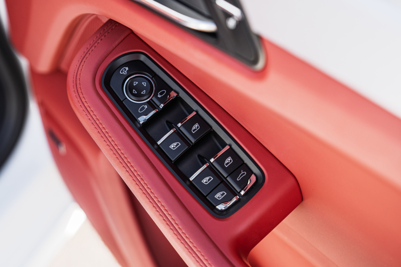 ポルシェ マカン ﾀｰﾎﾞ ｽﾎﾟｰﾂｸﾛﾉPKG　ﾂｰﾄﾝﾚｻﾞｰｲﾝﾃﾘｱ(ｶﾞｰﾈｯﾄﾚｯﾄﾞ/ﾌﾞﾗｯｸ) ｱﾀﾞﾌﾟﾃｨﾌﾞｽﾎﾟｰﾂｼｰﾄ ﾍﾞﾝﾁﾚｰﾀｰ ﾊﾟﾉﾗﾏｻﾝﾙｰﾌ ﾅﾋﾞTV PASM/ｴｱｻｽ ｴﾝﾄﾘｰﾄﾞﾗｲﾌﾞ RSｽﾊﾟｲﾀﾞｰ20ｲﾝﾁAW　2年保証