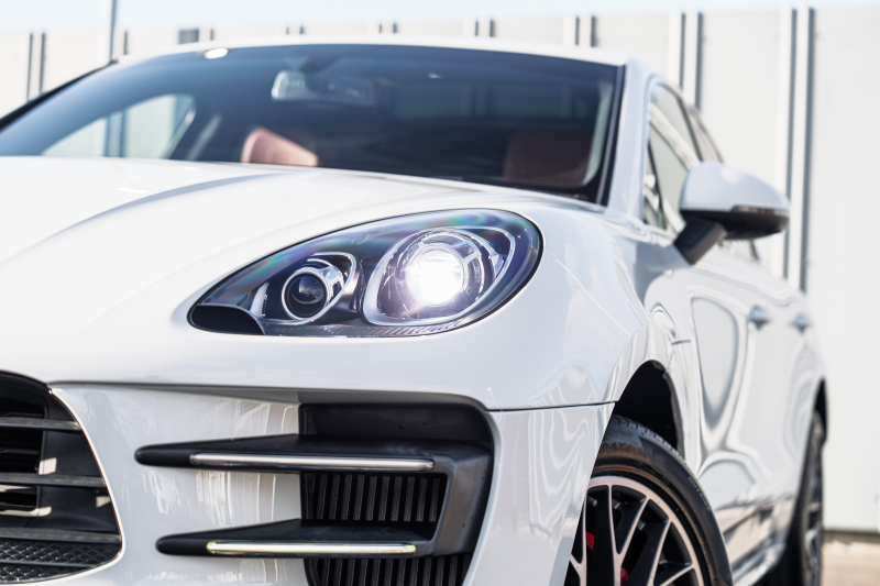 ポルシェ マカン ﾀｰﾎﾞ ｽﾎﾟｰﾂｸﾛﾉPKG　ﾂｰﾄﾝﾚｻﾞｰｲﾝﾃﾘｱ(ｶﾞｰﾈｯﾄﾚｯﾄﾞ/ﾌﾞﾗｯｸ) ｱﾀﾞﾌﾟﾃｨﾌﾞｽﾎﾟｰﾂｼｰﾄ ﾍﾞﾝﾁﾚｰﾀｰ ﾊﾟﾉﾗﾏｻﾝﾙｰﾌ ﾅﾋﾞTV PASM/ｴｱｻｽ ｴﾝﾄﾘｰﾄﾞﾗｲﾌﾞ RSｽﾊﾟｲﾀﾞｰ20ｲﾝﾁAW　2年保証