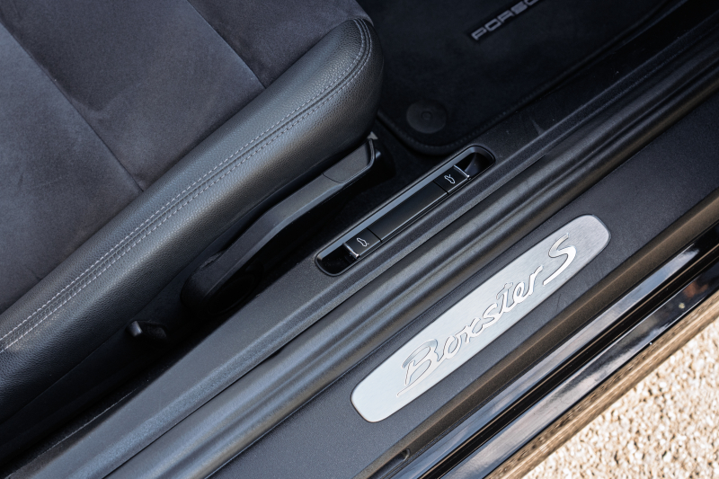 ポルシェ ボクスター(Type981) S ｽﾎﾟｰﾂｸﾛﾉPKG　2015年ﾓﾃﾞﾙ ﾌﾞﾗｯｸﾊｰﾌﾚｻﾞｰｼｰﾄ ｼｰﾄﾋｰﾀｰ ﾌﾞﾗｯｸｿﾌﾄﾄｯﾌﾟ ｸﾗﾘｵﾝﾅﾋﾞ ﾌﾙｾｸﾞTV ｽﾎﾟｰﾂﾃﾞｻﾞｲﾝｽﾃｱ 電動Dﾐﾗｰ ｵｰﾄｴｱｺﾝ TPM ｹｲﾏﾝS19ｲﾝﾁAW　2年保証