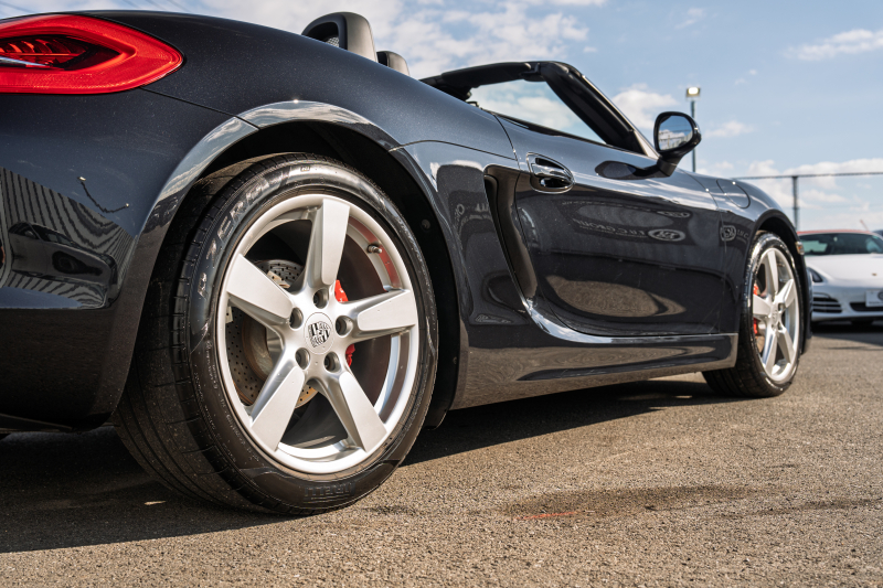 ポルシェ ボクスター(Type981) S ｽﾎﾟｰﾂｸﾛﾉPKG　2015年ﾓﾃﾞﾙ ﾌﾞﾗｯｸﾊｰﾌﾚｻﾞｰｼｰﾄ ｼｰﾄﾋｰﾀｰ ﾌﾞﾗｯｸｿﾌﾄﾄｯﾌﾟ ｸﾗﾘｵﾝﾅﾋﾞ ﾌﾙｾｸﾞTV ｽﾎﾟｰﾂﾃﾞｻﾞｲﾝｽﾃｱ 電動Dﾐﾗｰ ｵｰﾄｴｱｺﾝ TPM ｹｲﾏﾝS19ｲﾝﾁAW　2年保証