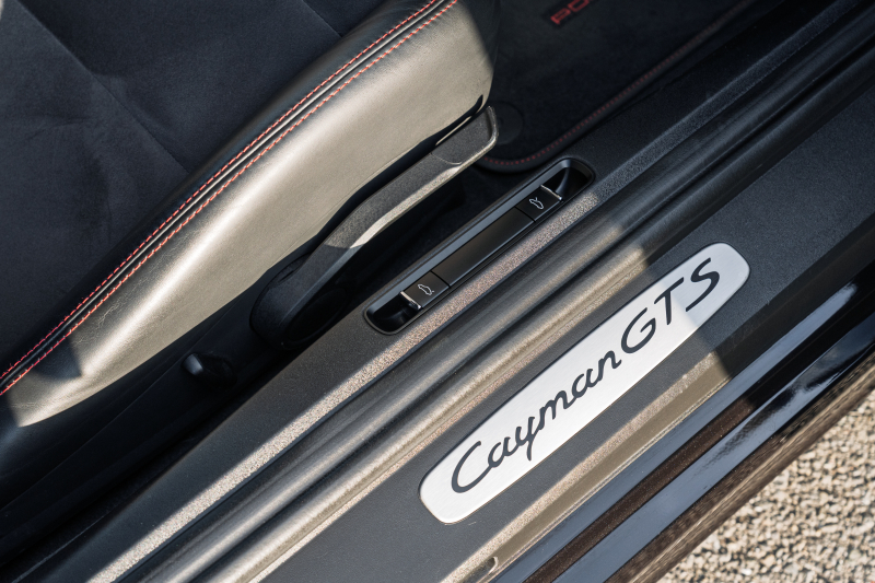 ポルシェ ケイマン(Type981) GTS ｽﾎﾟｰﾂｸﾛﾉPKG　GTSｲﾝﾃﾘｱPKG ｽﾎﾟｰﾂｼｰﾄ･ﾌﾟﾗｽ ﾃﾞｨｽﾌﾟﾚｲｵｰﾃﾞｨｵ CarPlay AndroidAuto ｽﾎﾟｰﾂｴｸﾞｿﾞｰｽﾄ PASM PDLS ｽﾎﾟｰﾂﾃﾞｻﾞｲﾝｽﾃｱﾘﾝｸﾞ 電動Dﾐﾗｰ TPM ｶﾚﾗS20ｲﾝﾁAW　2年保証