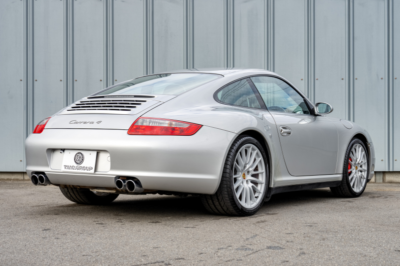 ポルシェ 911(Type997) ｶﾚﾗ4 ｽﾎﾟｰﾂｸﾛﾉPKG　ﾌﾞﾗｯｸﾚｻﾞｰｼｰﾄ ｼｰﾄﾋｰﾀｰ ﾅﾋﾞTV ｽﾎﾟｴｸﾞ PASM ｽﾎﾟｰﾂﾃﾞｻﾞｲﾝ19ｲﾝﾁAW ｷｾﾉﾝﾍｯﾄﾞﾗｲﾄ ｵｰﾄｴｱｺﾝ PSM F/Rﾌｫｸﾞ　2年保証