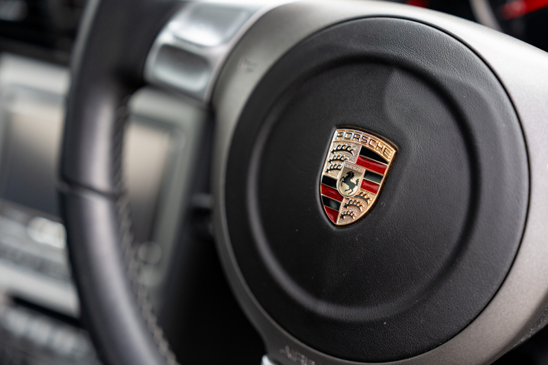 ポルシェ 911(Type997) ｶﾚﾗ4 ｽﾎﾟｰﾂｸﾛﾉPKG　ﾌﾞﾗｯｸﾚｻﾞｰｼｰﾄ ｼｰﾄﾋｰﾀｰ ﾅﾋﾞTV ｽﾎﾟｴｸﾞ PASM ｽﾎﾟｰﾂﾃﾞｻﾞｲﾝ19ｲﾝﾁAW ｷｾﾉﾝﾍｯﾄﾞﾗｲﾄ ｵｰﾄｴｱｺﾝ PSM F/Rﾌｫｸﾞ　2年保証