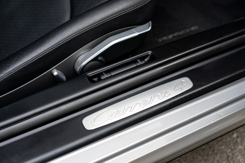 ポルシェ 911(Type997) ｶﾚﾗ4 ｽﾎﾟｰﾂｸﾛﾉPKG　ﾌﾞﾗｯｸﾚｻﾞｰｼｰﾄ ｼｰﾄﾋｰﾀｰ ﾅﾋﾞTV ｽﾎﾟｴｸﾞ PASM ｽﾎﾟｰﾂﾃﾞｻﾞｲﾝ19ｲﾝﾁAW ｷｾﾉﾝﾍｯﾄﾞﾗｲﾄ ｵｰﾄｴｱｺﾝ PSM F/Rﾌｫｸﾞ　2年保証